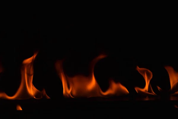 Flammen Auf Schwarzem Hintergrund — Stockfoto