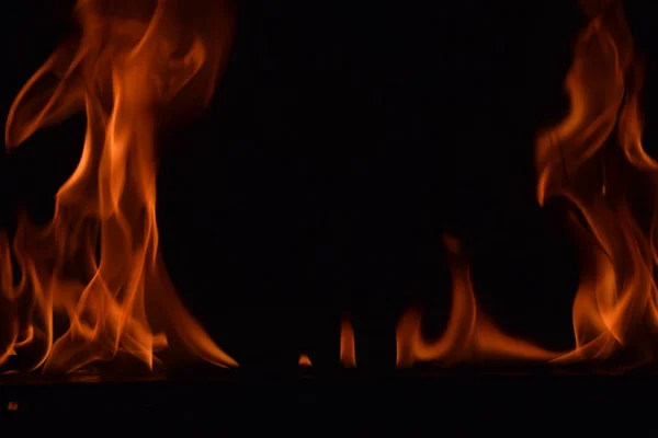 Siyah Arka Plan Üzerine Izole Soyut Yangın Alevleri — Stok fotoğraf