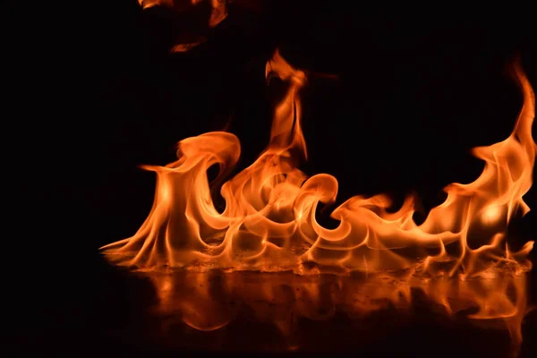 Résumé Flammes Feu Isolées Sur Fond Noir — Photo