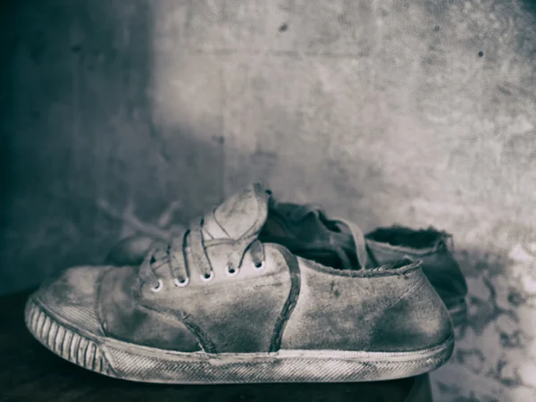 Stare brudne buty — Zdjęcie stockowe