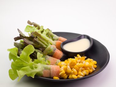 Taze sebze salatası.