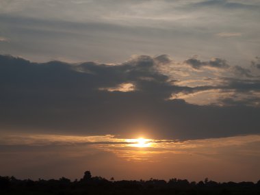 Yumuşak odak, akşam güneşi.