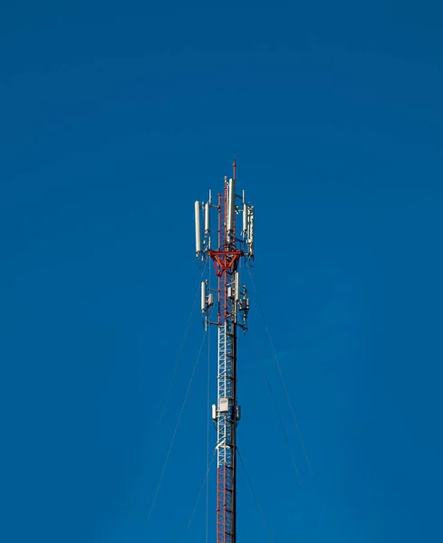 Antena torre de telecomunicaciones — Foto de Stock