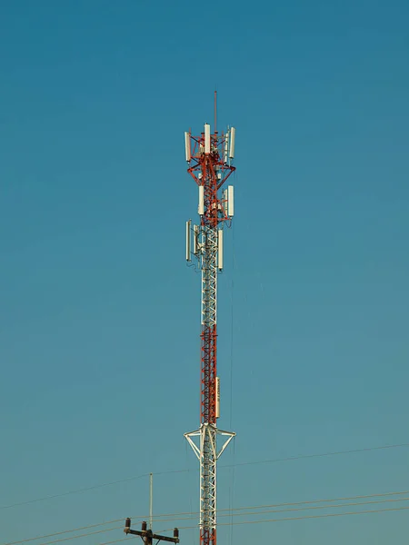 Antena torre de telecomunicaciones — Foto de Stock