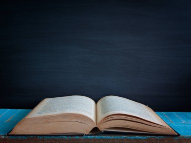 Yazı tahtası ve kitaplar. (vintage)