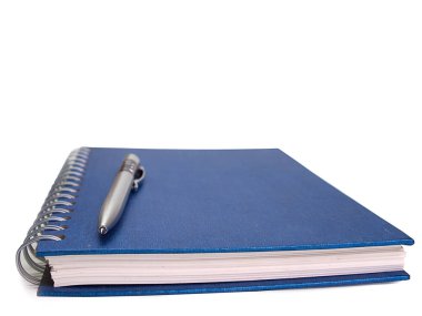 kalem ve beyaz arka plan kitap