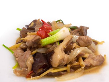 Kızarmış tavuk zencefil ile karıştırın