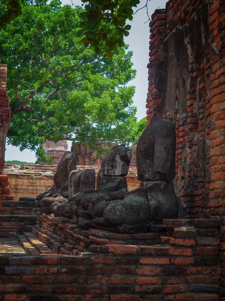 A Phra Nakhon Si Ayutthaya történelmi Wat Phra Mahathat-templomban — Stock Fotó