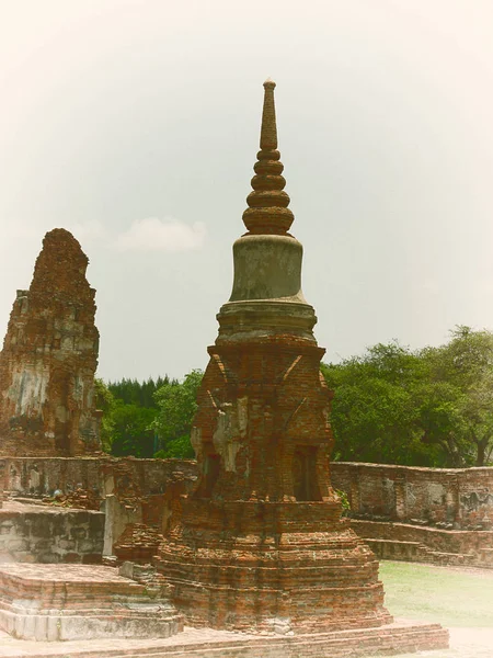 Wat Phra Mahathat templo em Phra Nakhon Si Ayutthaya Histórico — Fotografia de Stock