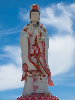 Guanyin Buda Wat Saman Rattanaram içinde. (kırpma yolu)