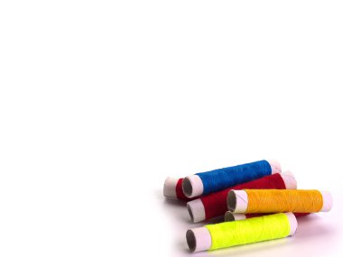  satır renkli iplik.