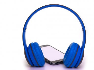 Kulaklıklı cep telefonu. .