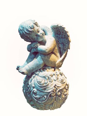 Aşk tanrısı heykel beyaz arka plan.