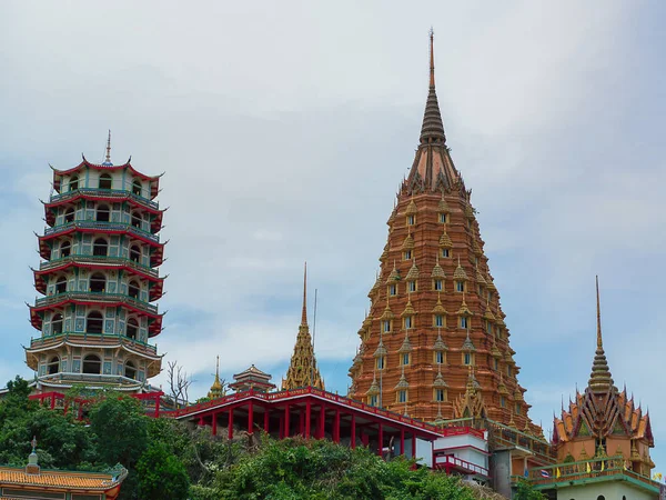 Wat Tham Seua, Thai és kínai templomok. — Stock Fotó