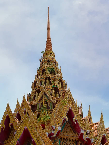 WAT Tham Seua, Tay dili ve Çince tapınaklar.