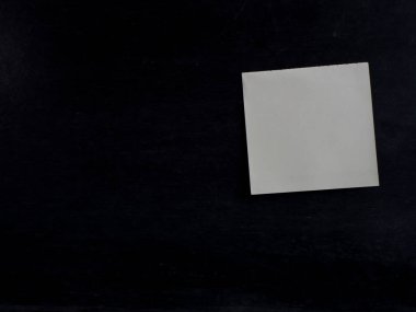 Boş kağıt sayfası yazı tahtası arka plan üzerinde.