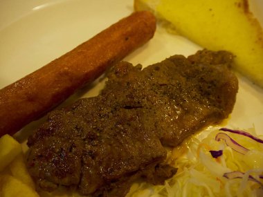 Izgara biftek ve patates..