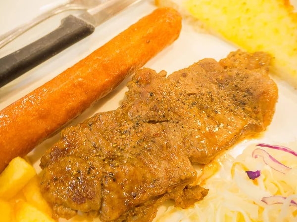 Izgara biftek ve patates..