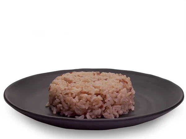 Arroz integral en un tazón. (Recorte camino — Foto de Stock