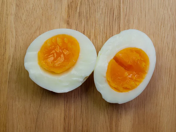 Färska hårdkokta ägg. — Stockfoto