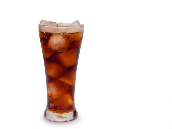 Cola im Glas. (Schnittpfad) — Stockfoto