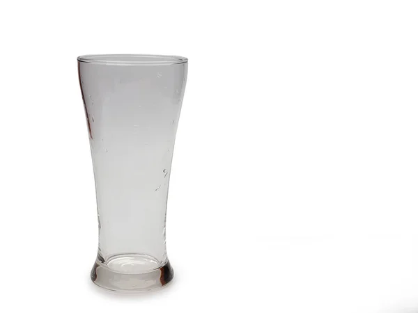 Un vaso de agua. (Recorte camino ) — Foto de Stock