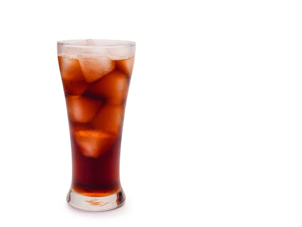 Cola im Glas. (Schnittpfad) — Stockfoto