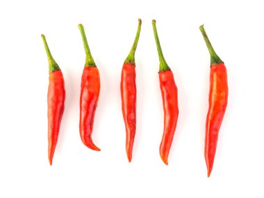 beyaz zemin üzerine kırmızı sıcak biber.
