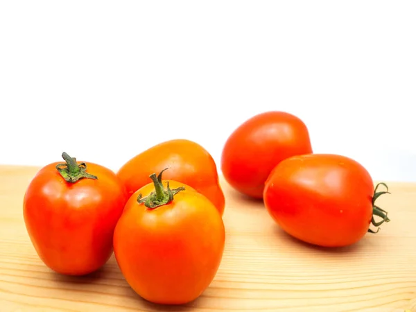 Tomates rojos jugosos . — Foto de Stock