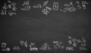 geri okula, bir tahtaya yazılmış.