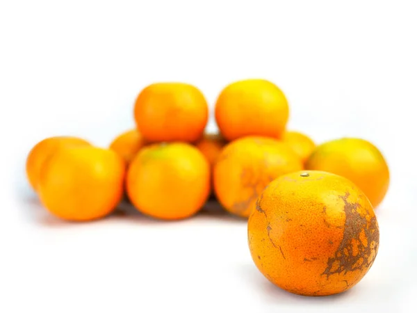 Saúde de frutas de laranja, no fundo branco . — Fotografia de Stock