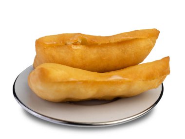  Beyaz arka planda izole edilmiş beyaz bir tabakta Padnoongo. (Bunun kırpma yolu var) 