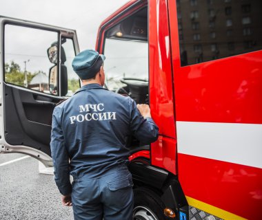  Rus emercom memur itfaiye yakınındaki