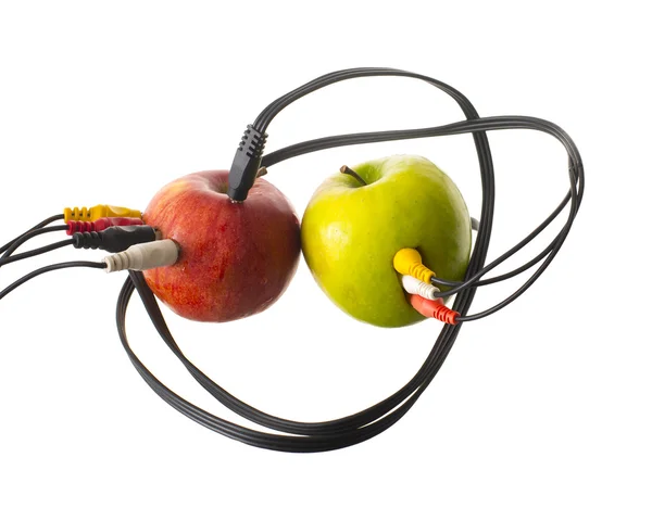 Manzanas conectadas a los cables eléctricos — Foto de Stock