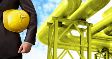 kask işçi güvenliği için tutan mühendisi 