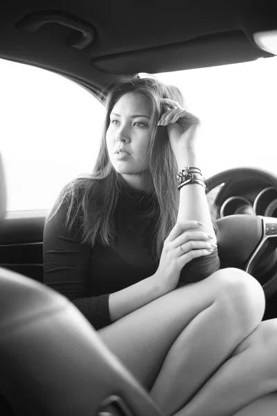 Woman dreaming and sitting inside car — Stock Photo, Image