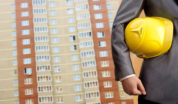 Ingegnere con casco giallo — Foto Stock