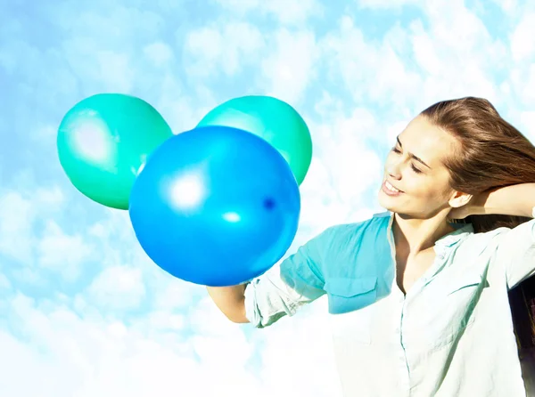 Mädchen mit Luftballons — Stockfoto