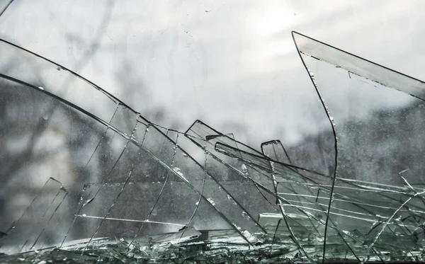 Σπασμένο γυαλί σε παράθυρο — Φωτογραφία Αρχείου