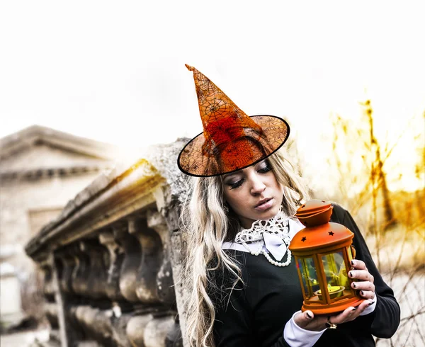 Piros Lámpás Gyertya Nézett Gyönyörű Gótikus Boszorkány Lány Portréja Halloween — Stock Fotó