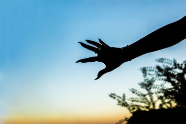 El ile uzun debriyajlar silüeti 