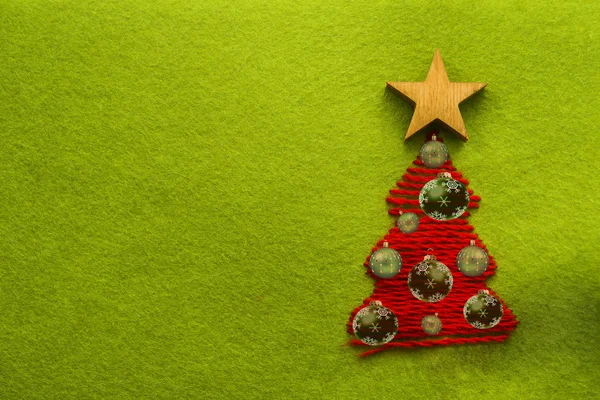 Sapin de Noël rouge avec étoile en bois — Photo