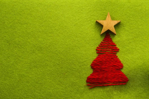 Árvore de Natal vermelho com estrela de madeira — Fotografia de Stock