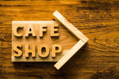 Eski ahşap kahve dükkanı işareti