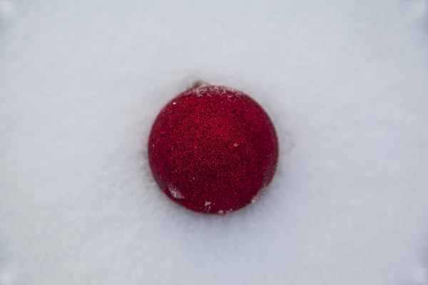 Palla di Natale rossa — Foto Stock