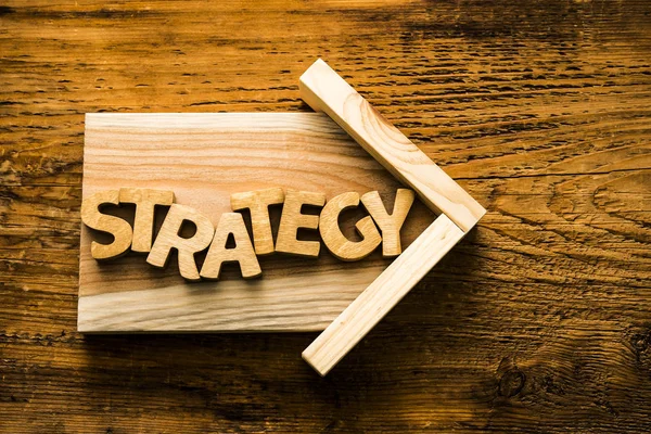 Ordet strategi tillverkad av trä bokstäver — Stockfoto
