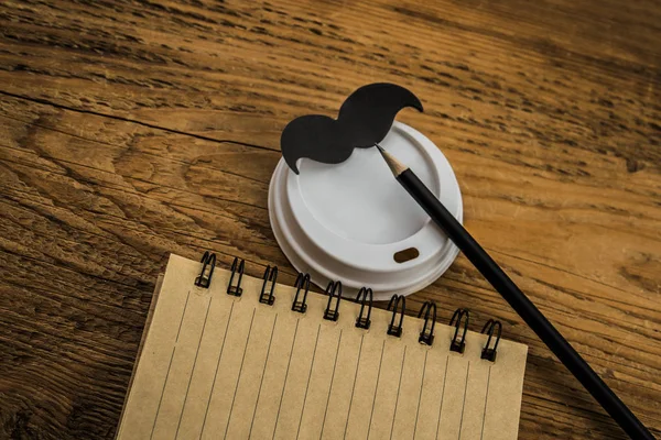 Portátil, lápiz negro y taza de cofee — Foto de Stock