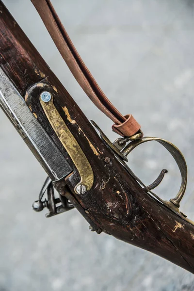 Старый винтажный охотничий пистолет — стоковое фото