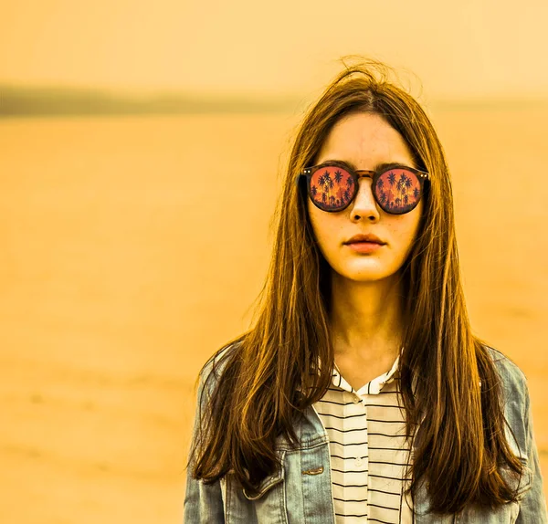 Férias Viagem Férias Conceito Felicidade Mulher Bonita Óculos Sol Com — Fotografia de Stock