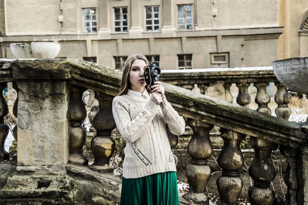 Portret Van Mooie Kaukasische Leuke Vrouw Met Bruin Lang Haar — Stockfoto